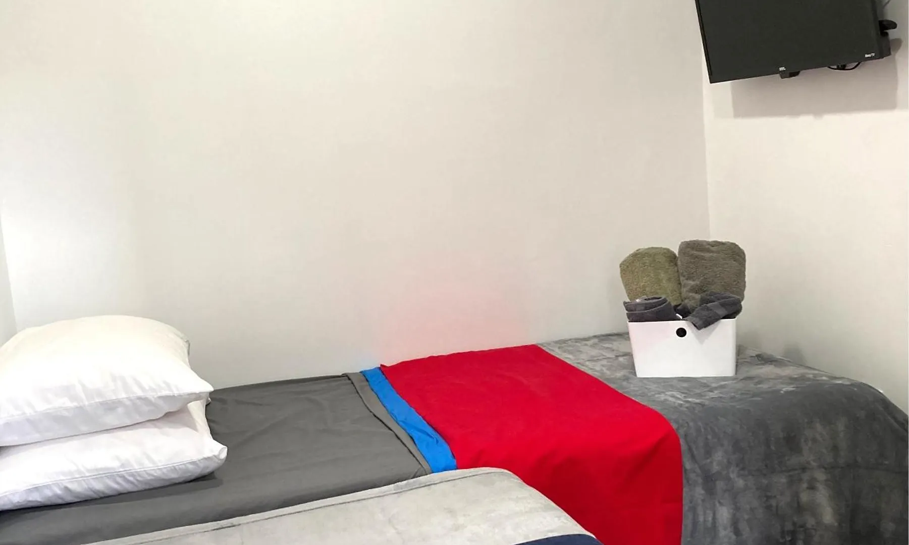 Modern Guesthouse Ironbound Newark With Kitchen-Fasttraintonyc-Onestoptoairport 0*,  United States